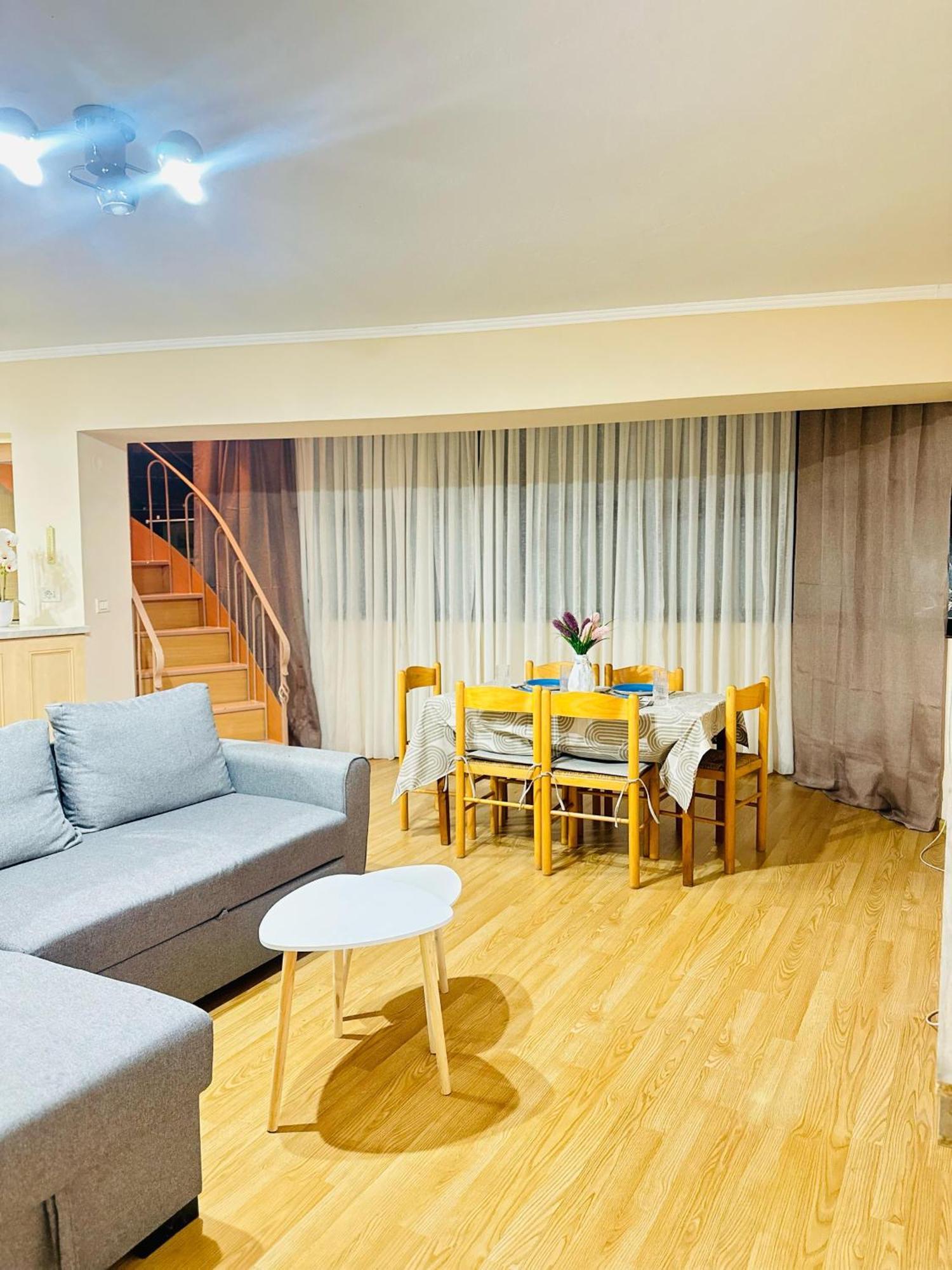 Appartamento Duplex Apartment-balcony-city Center -7 Guests